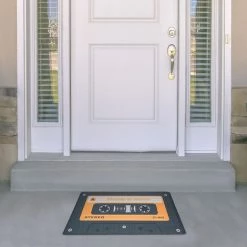 Relaxdays Paillasson Tapis D’entrée Cassette Audio Rétro Vintage Couloir PVC Antidérapant 40 X 60 Cm, Noir/orange 7 Relaxdays Paillasson Tapis D’entrée Cassette Audio Rétro Vintage Couloir PVC Antidérapant 40 X 60 Cm, Noir/orange -Tapis et paillasson Soldes 10367761 3