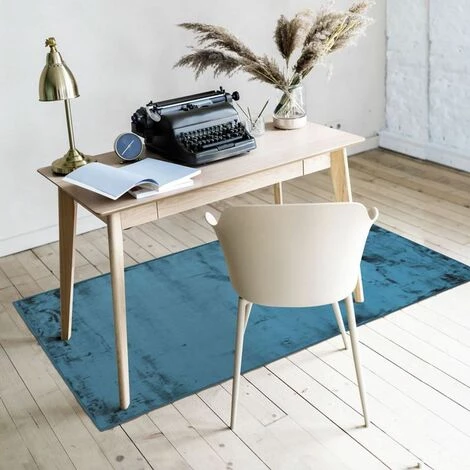 THEDECOFACTORY FLANELLE - <p>Tapis Extra-doux Effet Velours Bleu Foncé 60x120 - Bleu 2 THEDECOFACTORY FLANELLE - <p>Tapis Extra-doux Effet Velours Bleu Foncé 60x120 - Bleu – Image 2