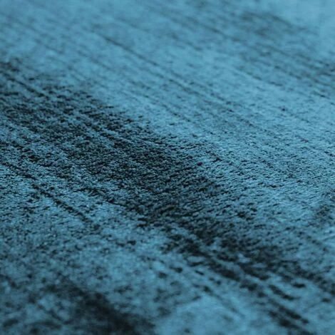 THEDECOFACTORY FLANELLE - <p>Tapis Extra-doux Effet Velours Bleu Foncé 60x120 - Bleu 4 THEDECOFACTORY FLANELLE - <p>Tapis Extra-doux Effet Velours Bleu Foncé 60x120 - Bleu – Image 4