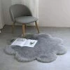 READCLY Peau De Mouton Synthétique,45 X 45 Cm Faux Peau De Mouton Imitation Toison Moquette Peau D'agneau Tapis Fluffy Soft Longhair Décoratif Coussin De Chaise Canapé Natte (Gris, 45 X 45 CM)