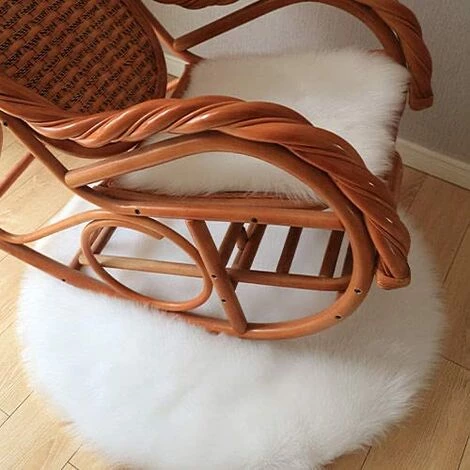 EINEMGELD Peau De Mouton Synthétique,Cozy Sensation Comme Véritable Laine Tapis En Fourrure Synthétique, Man-Made Laine Tapis De Canapé Coussin (45x45cm, Blanc) 3 EINEMGELD Peau De Mouton Synthétique,Cozy Sensation Comme Véritable Laine Tapis En Fourrure Synthétique, Man-Made Laine Tapis De Canapé Coussin (45x45cm, Blanc) – Image 3