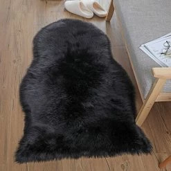 FVBJD Peau De Mouton Synthétique,Cozy Sensation Comme Véritable Laine Tapis En Fourrure Synthétique, Man-made Luxe Laine Tapis De Canapé Coussin (90 X60 CM, Noir) -Tapis et paillasson Soldes 66568412 5